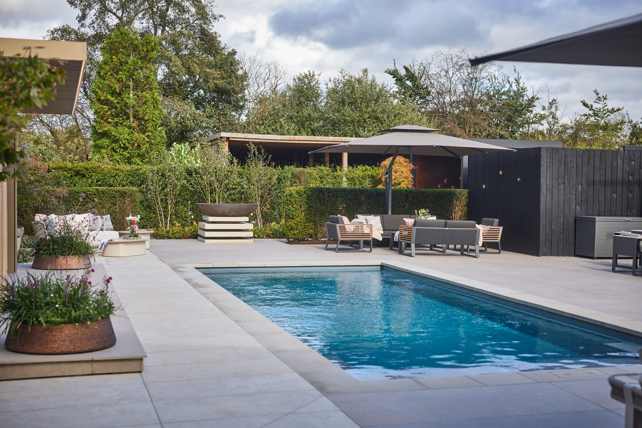 http://W-Outdoor-Living-Outdoor-Pools