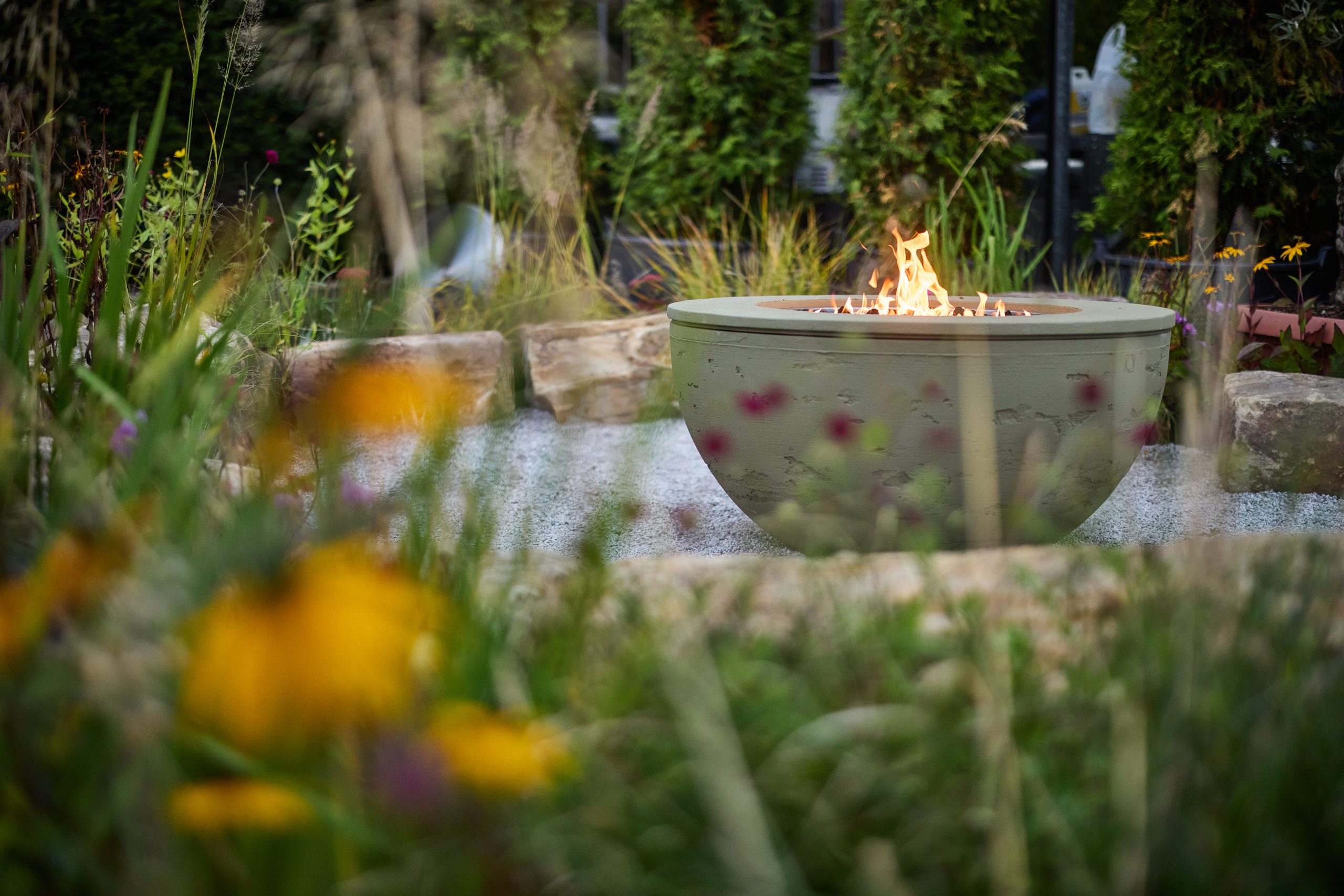http://W-Outdoor-Living-Pottery